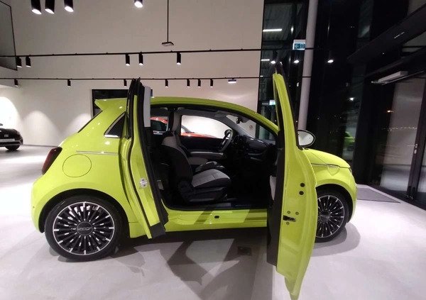 Fiat 500 cena 163700 przebieg: 5, rok produkcji 2023 z Mrągowo małe 154